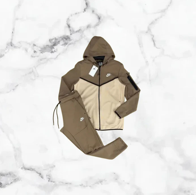 Ensemble Nike Tech